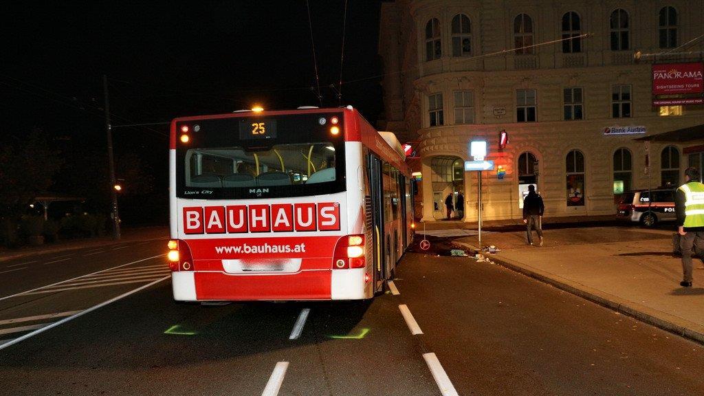 Frau von Bus überrollt, II