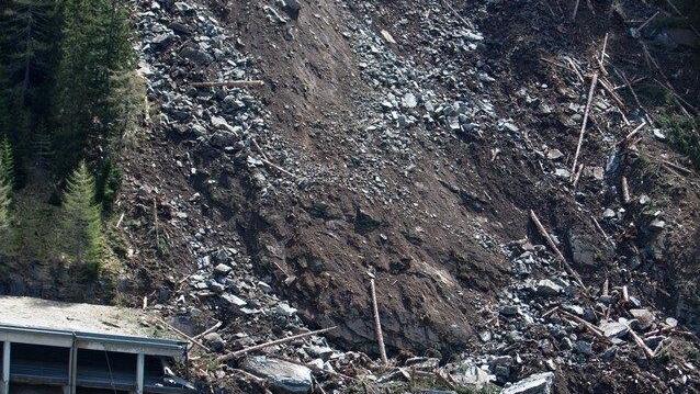Massiver Felssturz auf Felbertauernstraße vor Matrei in Osttirol