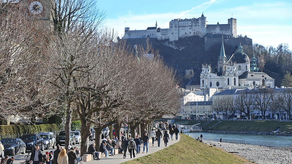 Fr\u00fchlingshafte Sonne in Salzburg