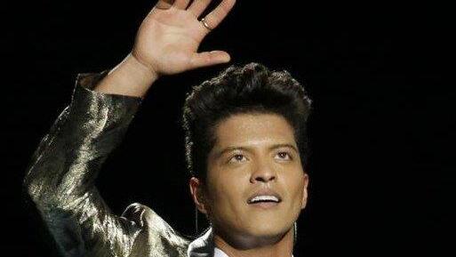 Bruno Mars & Red Hot Chili Peppers live beim Super Bowl 2014