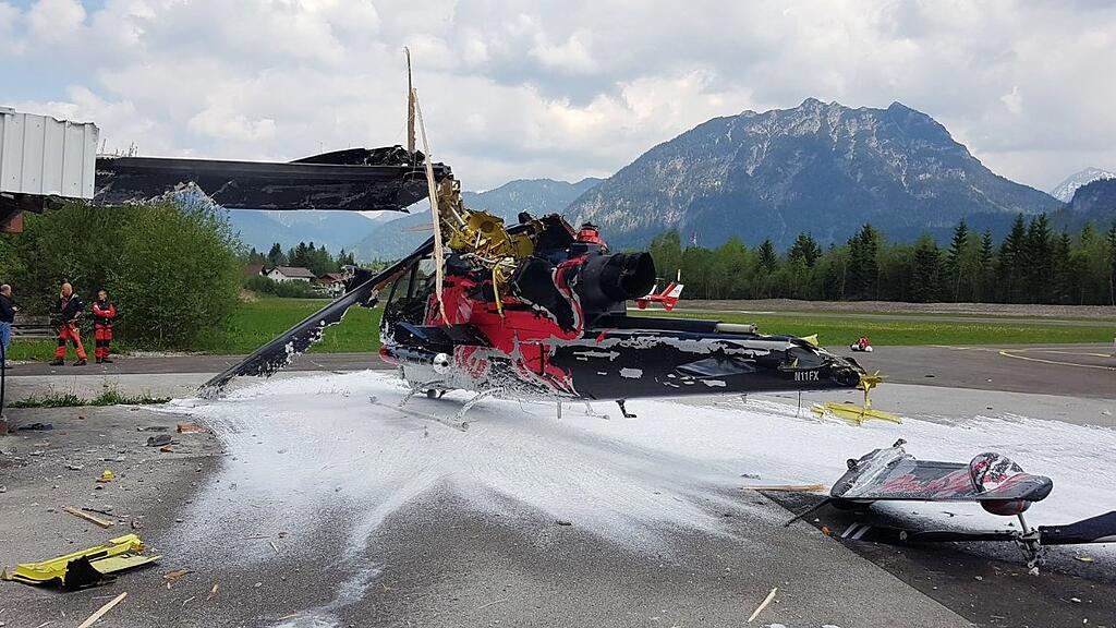 Der Hubschrauber ist in Flammen ausgebrochen.