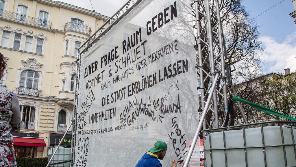 Kunstaktion am Makartsteg