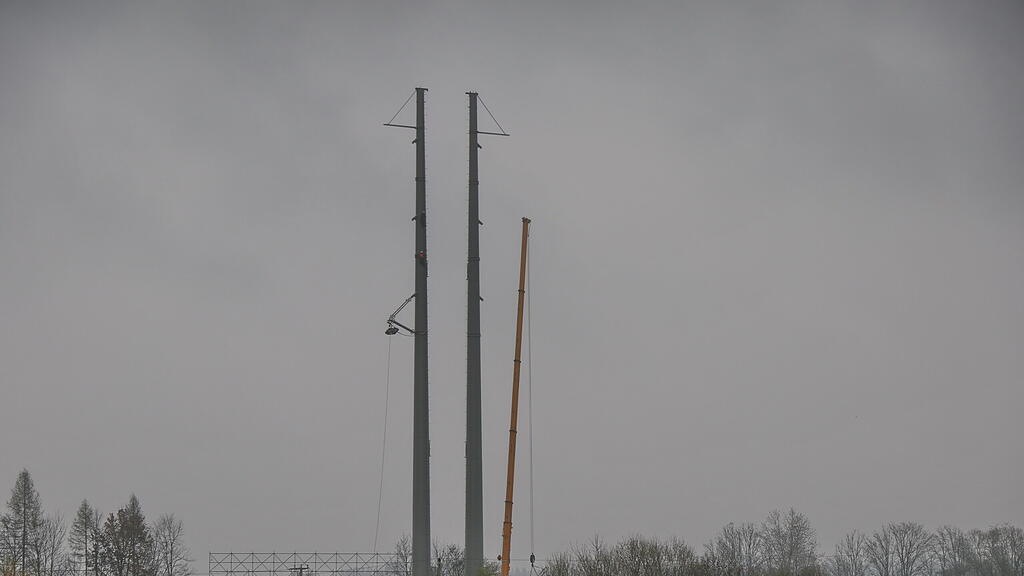 Bau von 380 kV-Leitung