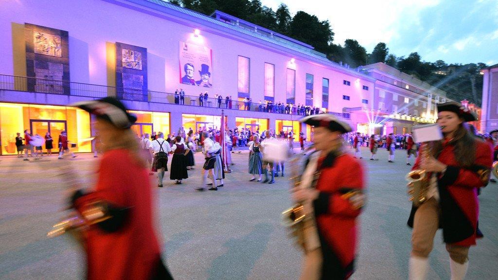 Salzburger Festspielball, I