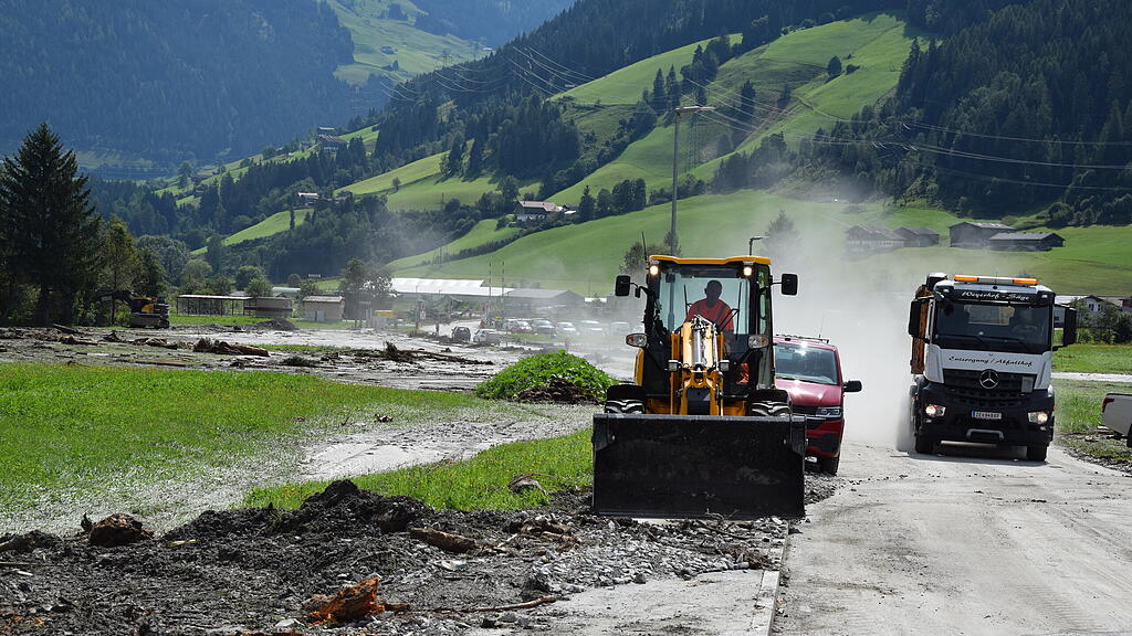 Unwetter_Mittersill_Aufr\u00e4umarbeiten III