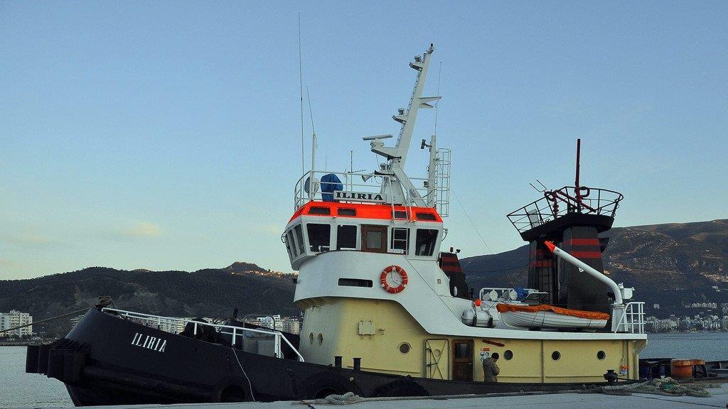 Norman Atlantic: Fähre wird abgeschleppt, Passagiere kommen an