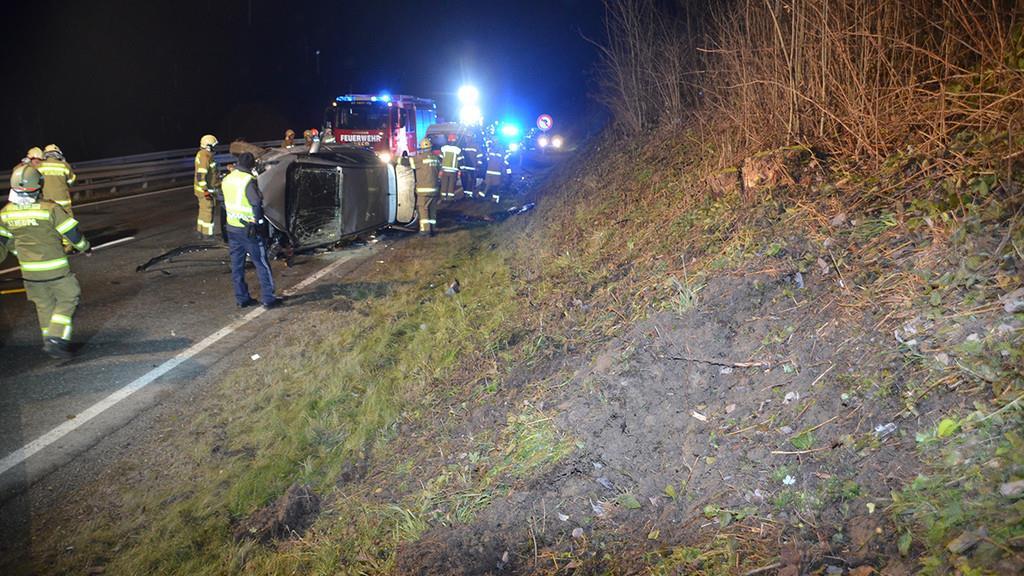 St. Veit: Unfall auf B311 fordert Verletzten