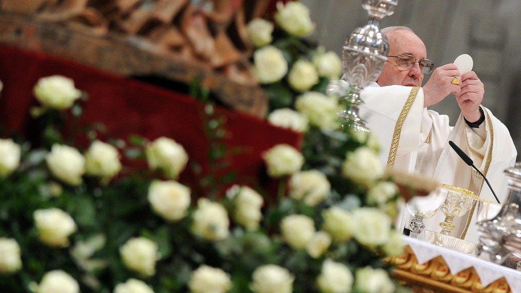 Papst begann Osterfeiern mit Chrisam-Messe