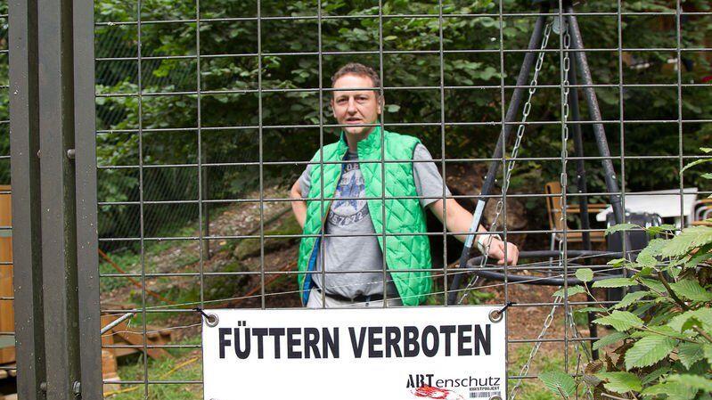 Jürgen Fux: Angst zu Verhungern muss er aber trotz Warnschild nicht haben.