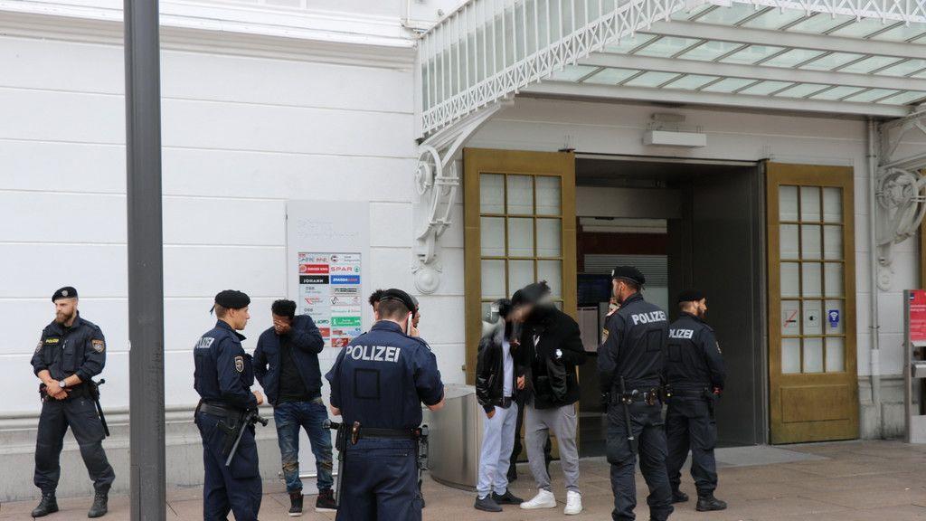 Präsenz der Polizei am Salzburger Hauptbahnhof seit August erneut erhöht