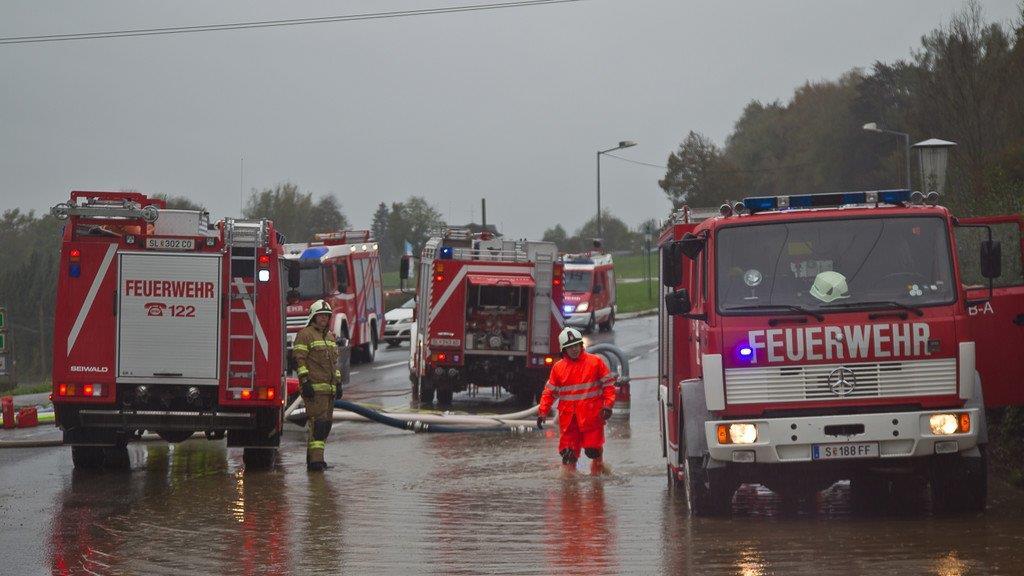 Wintereinbruch - Überflutungen in Bergheim