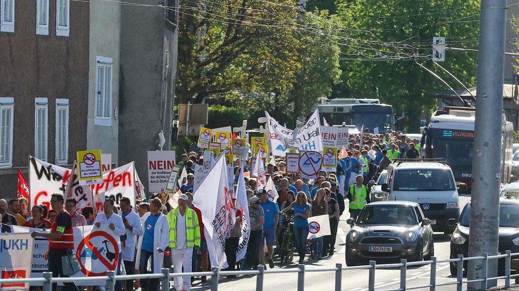 1.500 Teilnehmer bei Kundgebung vor AK Salzburg