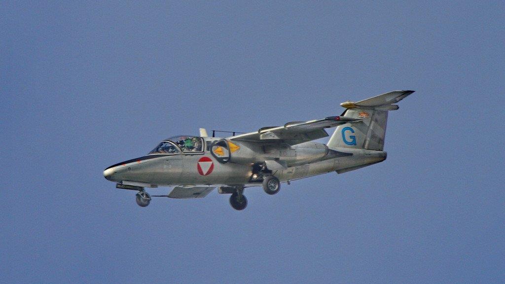 Heeres-Flieger fliegen Übungs-Einsätze