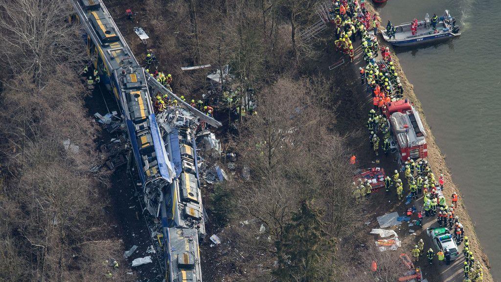 Zugunglück in Bad Aibling: Erschreckende Luftbilder