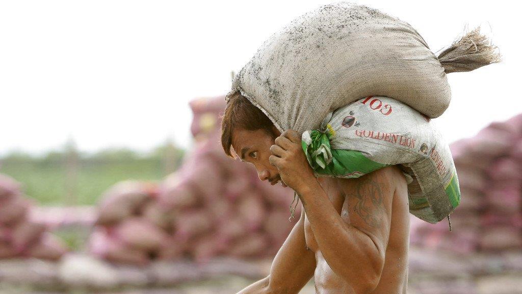 Super-Taifun Haiyan trifft Philippinen: Massenevakuierungen