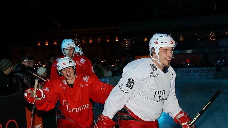 Eishockey-Charity am Mozartplatz