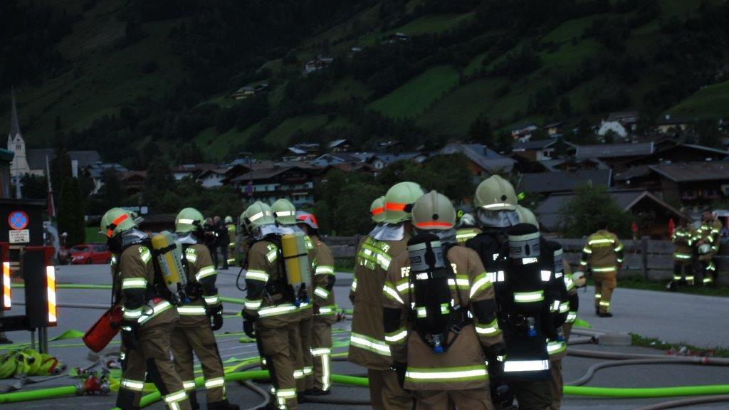 Leerstehendes Hotel brennt in Rauris nieder
