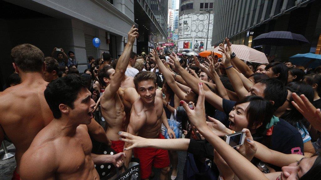 Schöner Schein bei Abercrombie & Fitch: Shops und halbnackte Models
