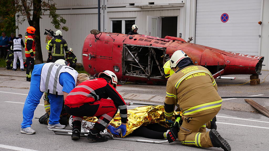 SALK üben Heli-Crash im Landeskrankenhaus
