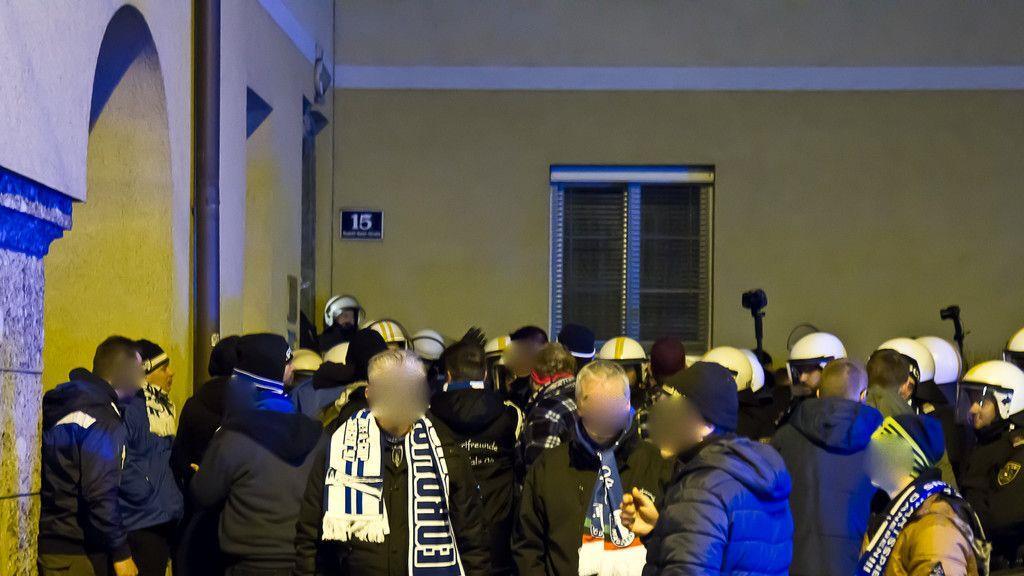 Schalke-Fanmarsch in Salzburg: Anhänger geraten in Rage