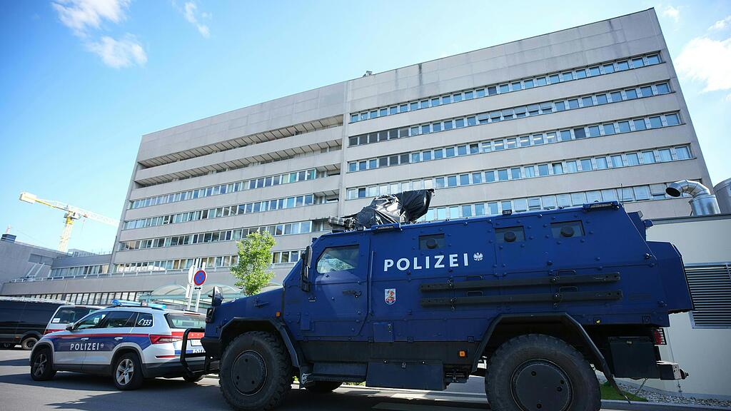 WIEN: WEGA UND POLIZEI SUCHEN NACH BEWAFFNETEM MANN BEI AKH