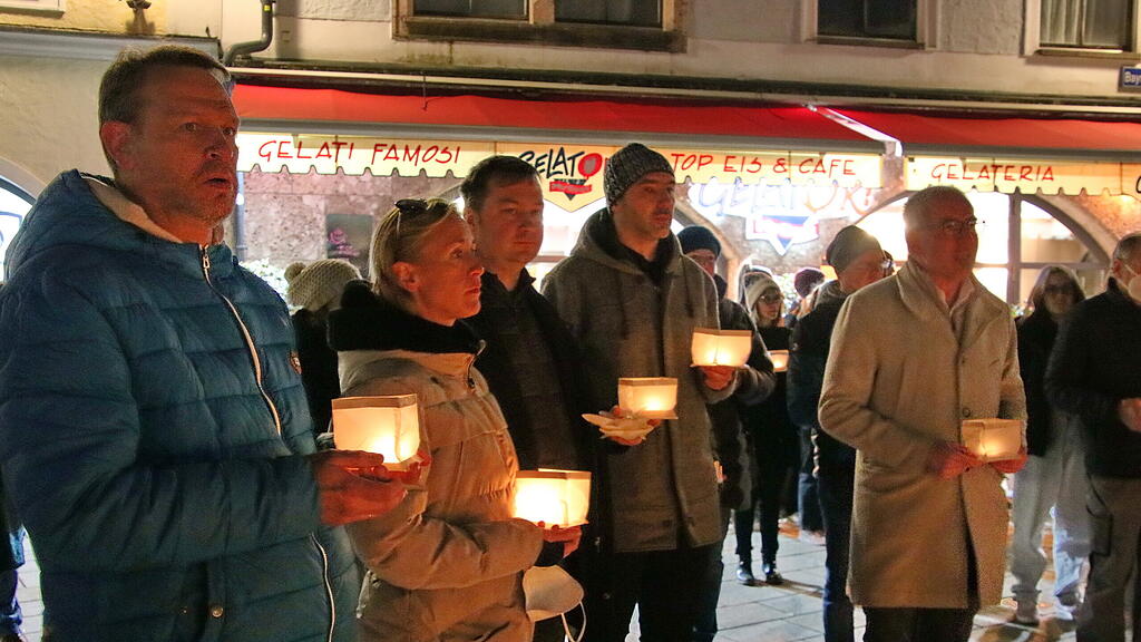 Hallein hilft: Lichtermarsch f\u00fcr Ukraine