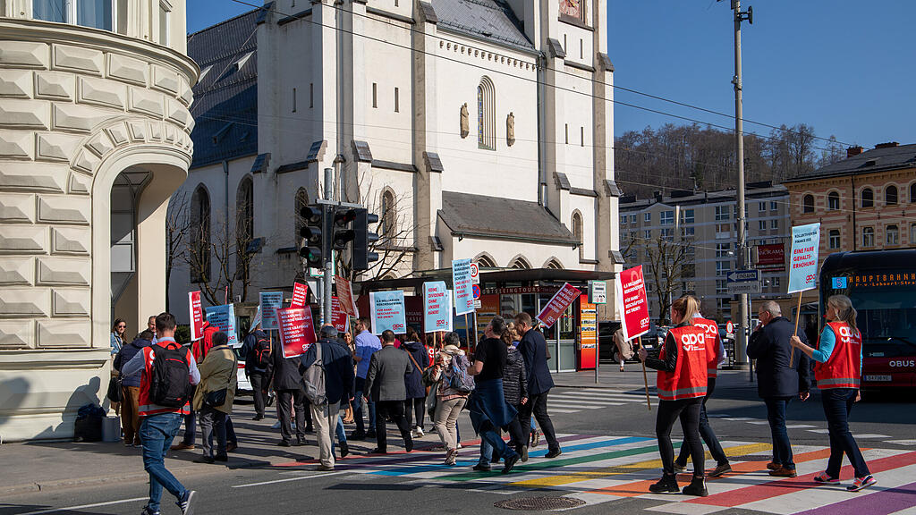 Protestkundgebung der Bankangestellten in Salzburg