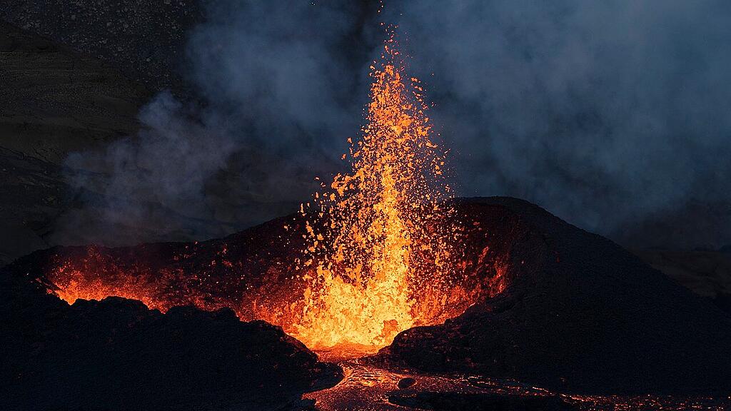 volcano-7396466_1280.jpg