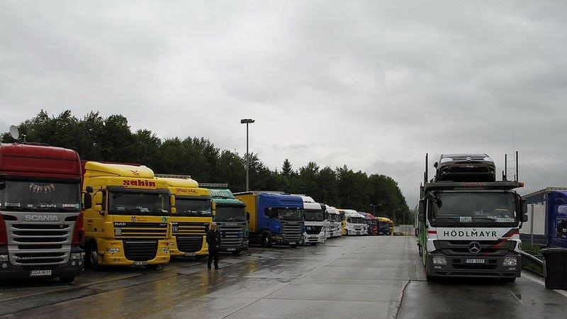 Sperre der A8: Stau