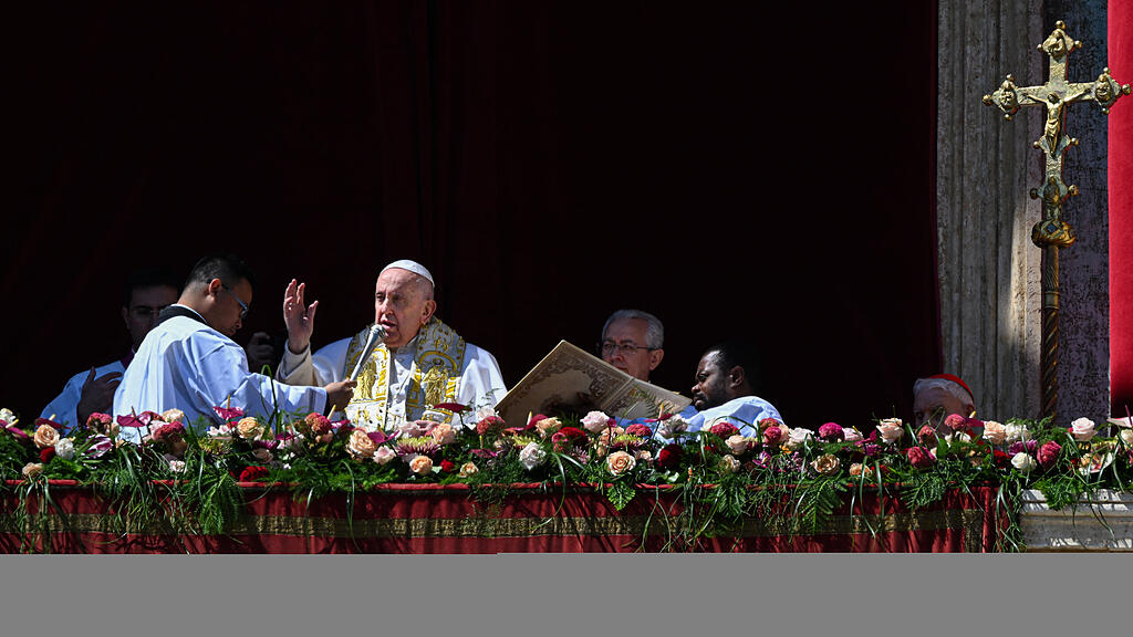 Papst erteilt Segen "Urbi et Orbi"