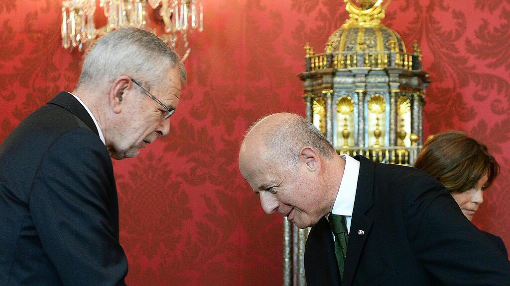 Übergangsregierung angelobt
