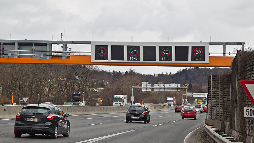 Lkw fahren in Salzburg auch künftig 80 km/h auf der Stadtautobahn.