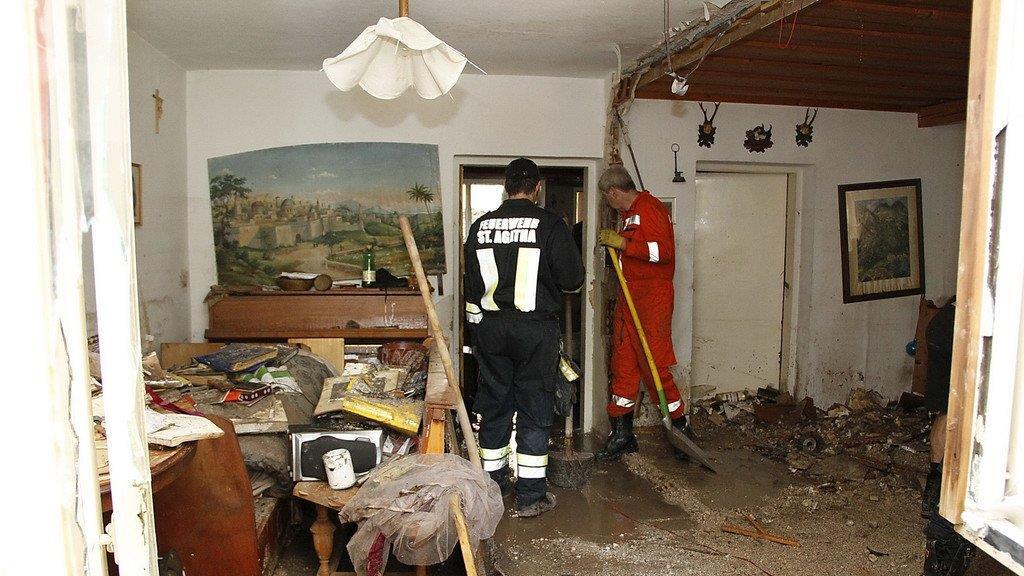 Aufräumarbeiten in Hallstatt