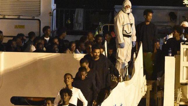 Migranten verlassen "Diciotti"