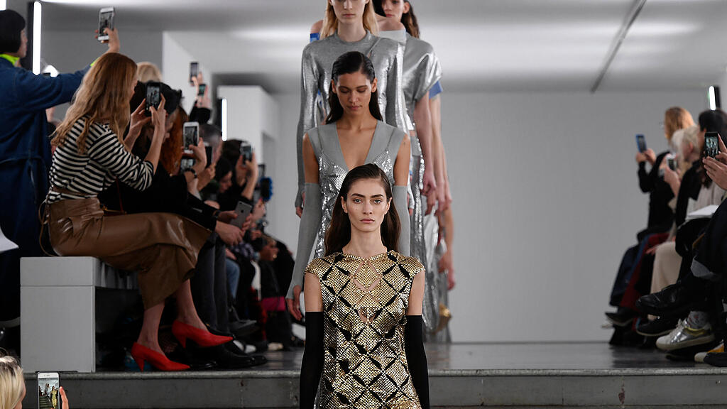 Die schr\u00e4ge Mode des Paco Rabanne