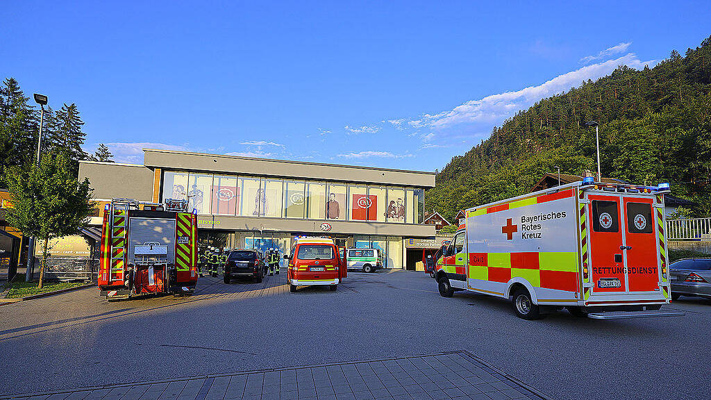 Bad Reichenhall: Auto kracht in Schaufenster