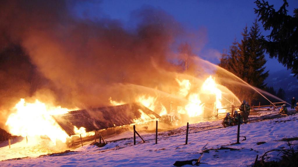 Ederalm in Saalbach-Hinterglemm in Vollbrand, III