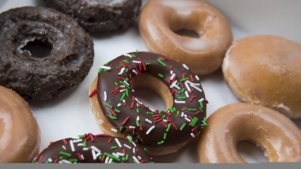 Die Kunden kaufen Donuts für den guten Zweck. (Symbolbild)