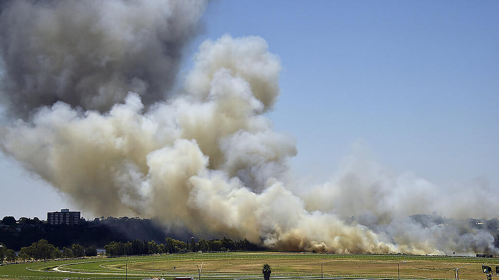 Buschfeuer in der Nähe der Stadt Perth