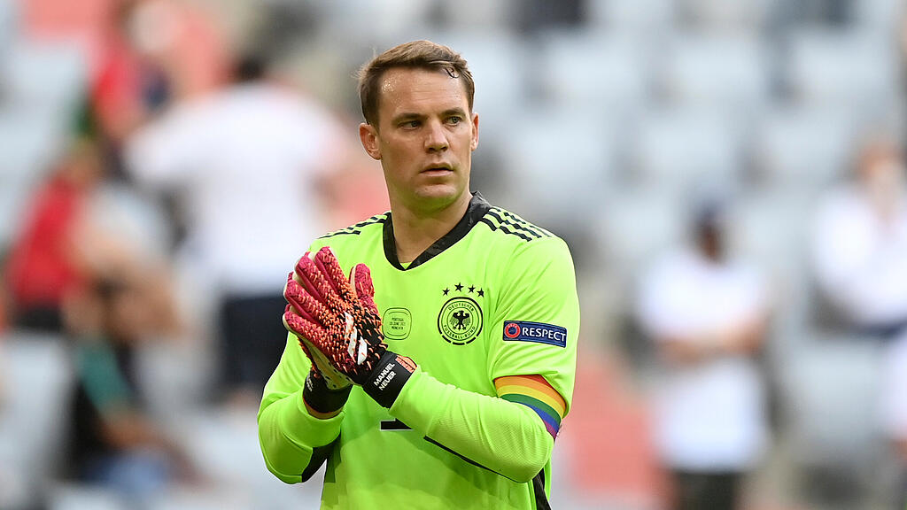 Manuel Neuer trägt Regenbogen-Binde