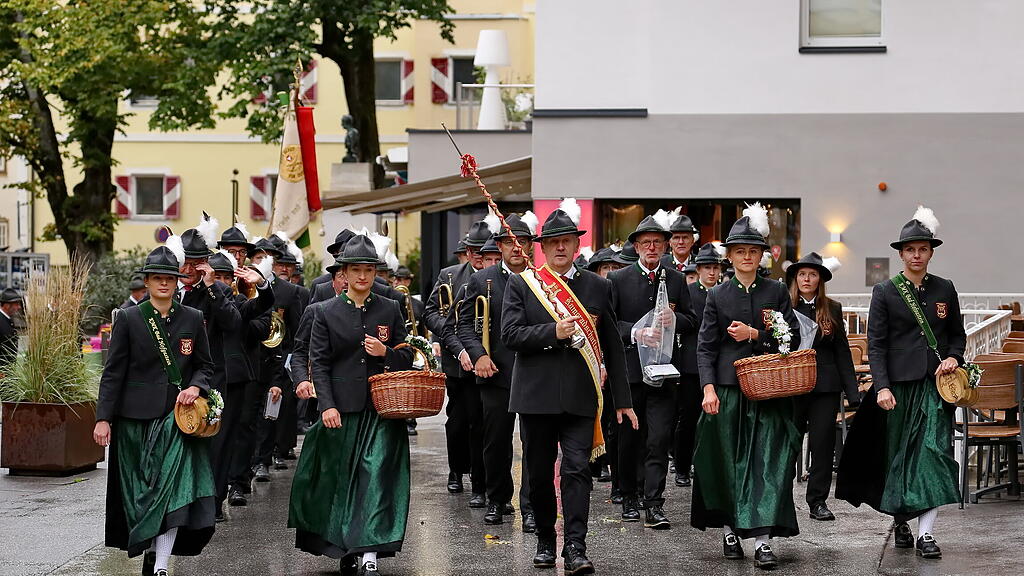 Bad Hofgastein feiert Erntedankfest und Altarweihe