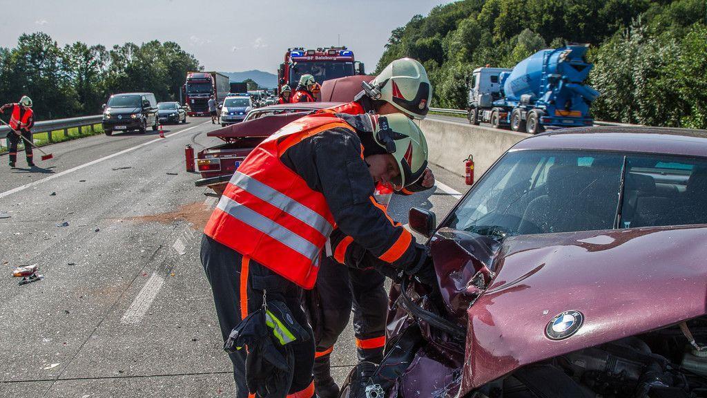 Unfall mit drei Fahrzeugen bei Salzburg-Nord