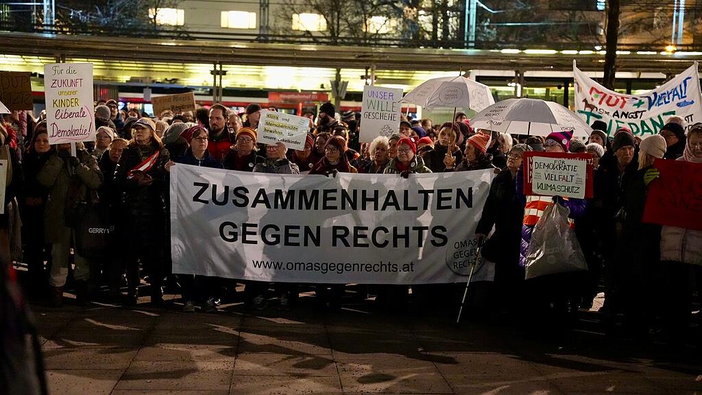 Demo gegen Blau-Schwarz, Salzburg
