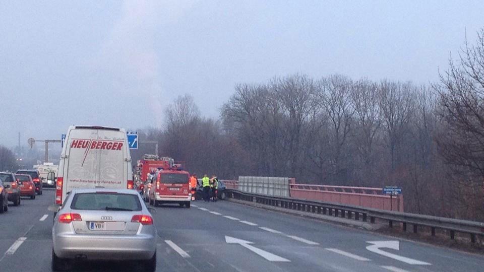 Leser-Reporter-Bilder vom Crash auf A1