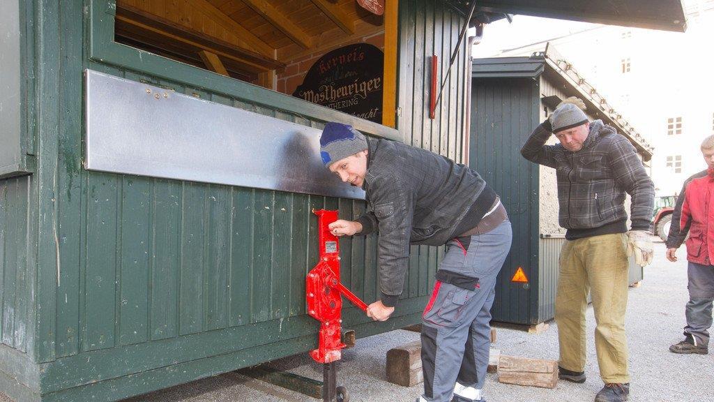 Aufbauarbeiten am Sonntag