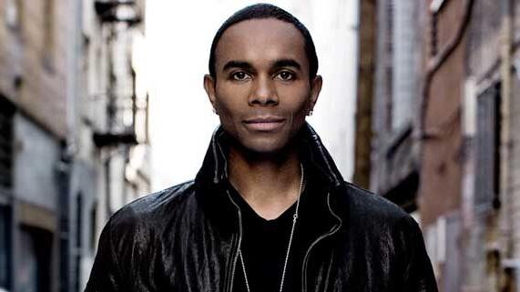 Milli Vanilli-Sänger Fabrice Morvan tritt beim 2. Fashion Check-in in Wien auf.
