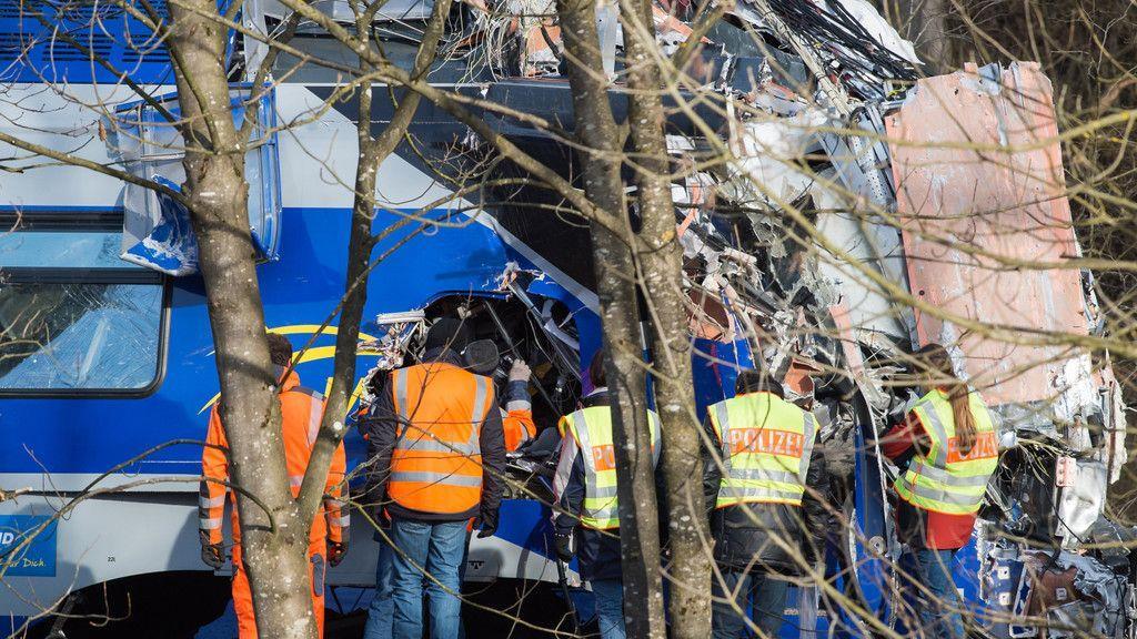 Zugunglück in Bad Aibling: Aufräumarbeiten