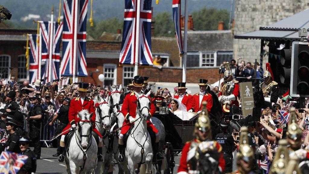 Royale Hochzeit: Schillernde Kutschfahrt durch Windsor