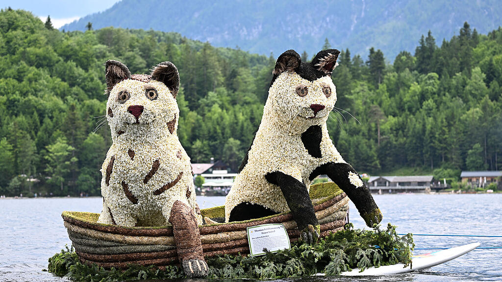 Figuren beim Narzissenfest im Ausseerland
