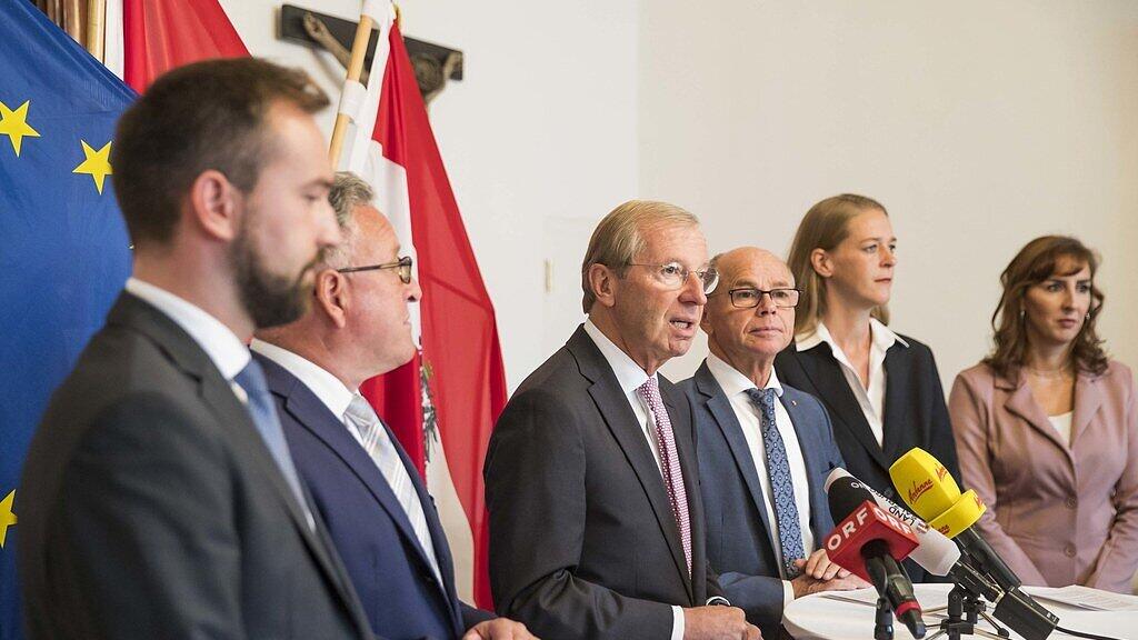 Die Salzburger Landesregierung präsentiert das Budget für das Jahr 2019.